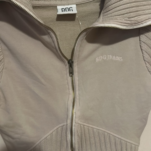 NWT URBAN OUTFITTERS BDG CRÈME CROP SWEATER - Picture 3 of 3